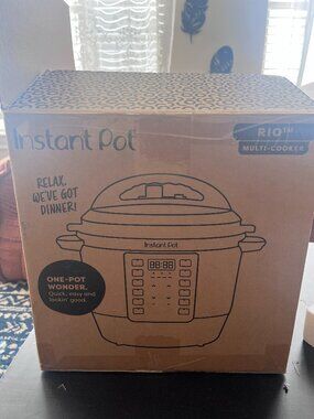 NEW Model Instant Pot 6-Quart  - Used Only Once + Original Box